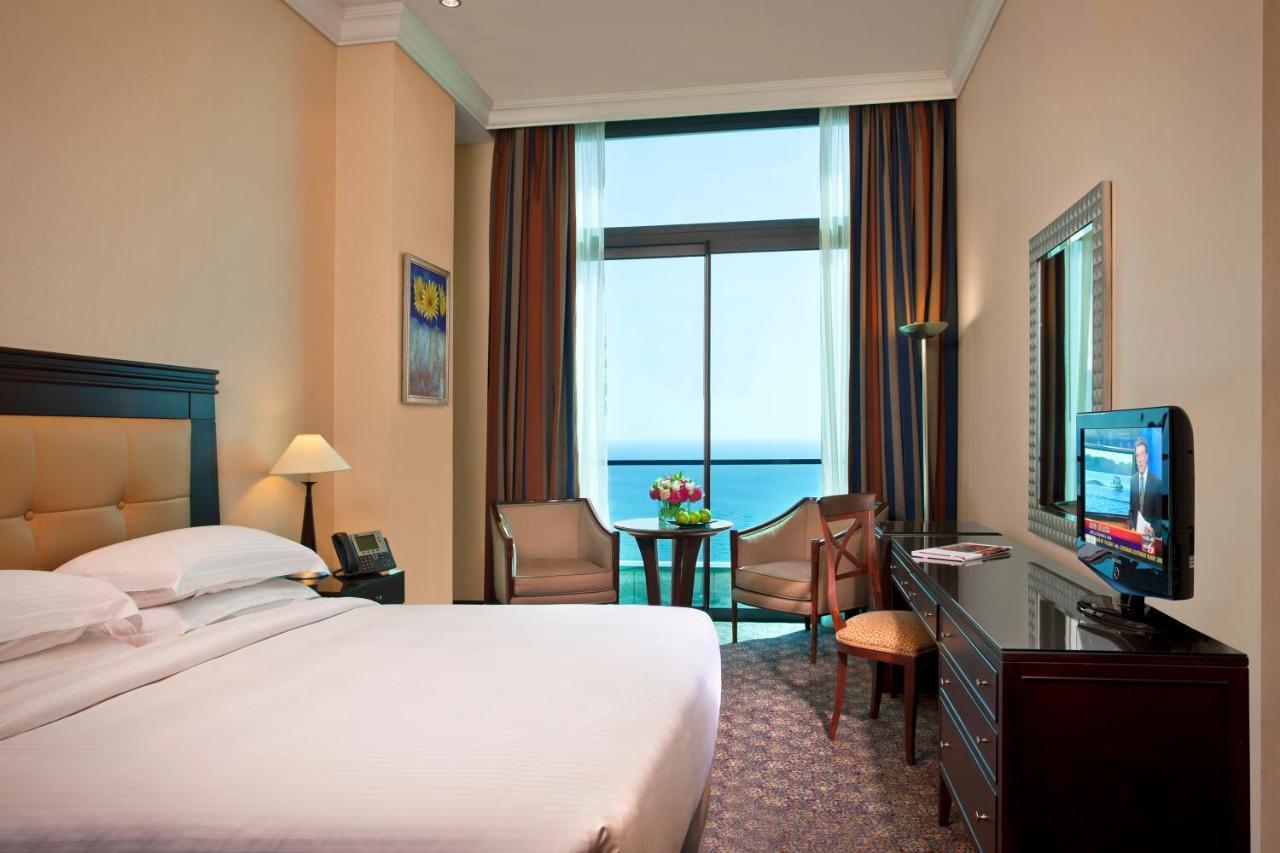 Aparthotel Raouche Arjaan By Rotana Beirut Exterior foto