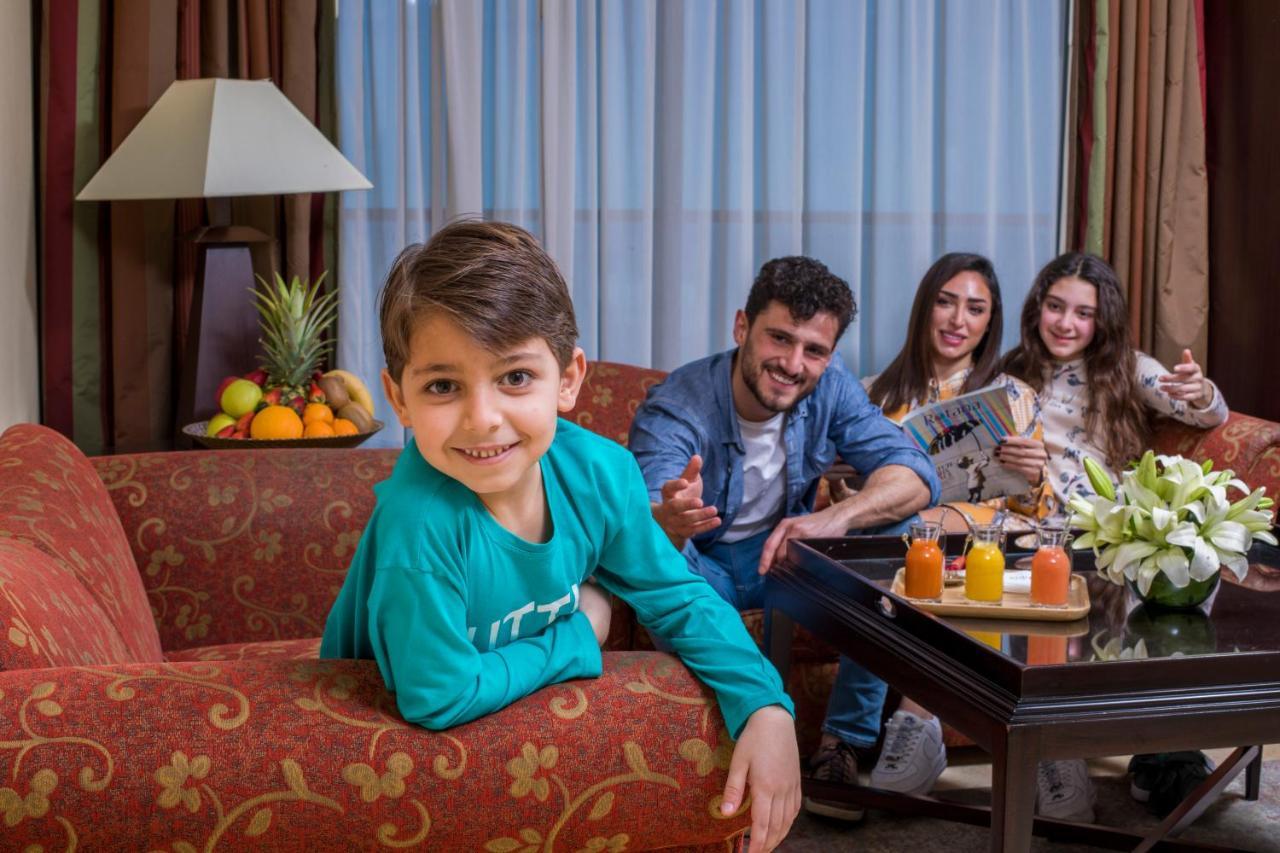 Aparthotel Raouche Arjaan By Rotana Beirut Exterior foto