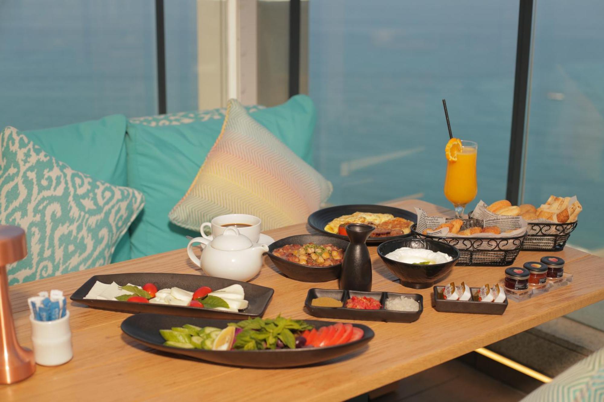 Aparthotel Raouche Arjaan By Rotana Beirut Exterior foto