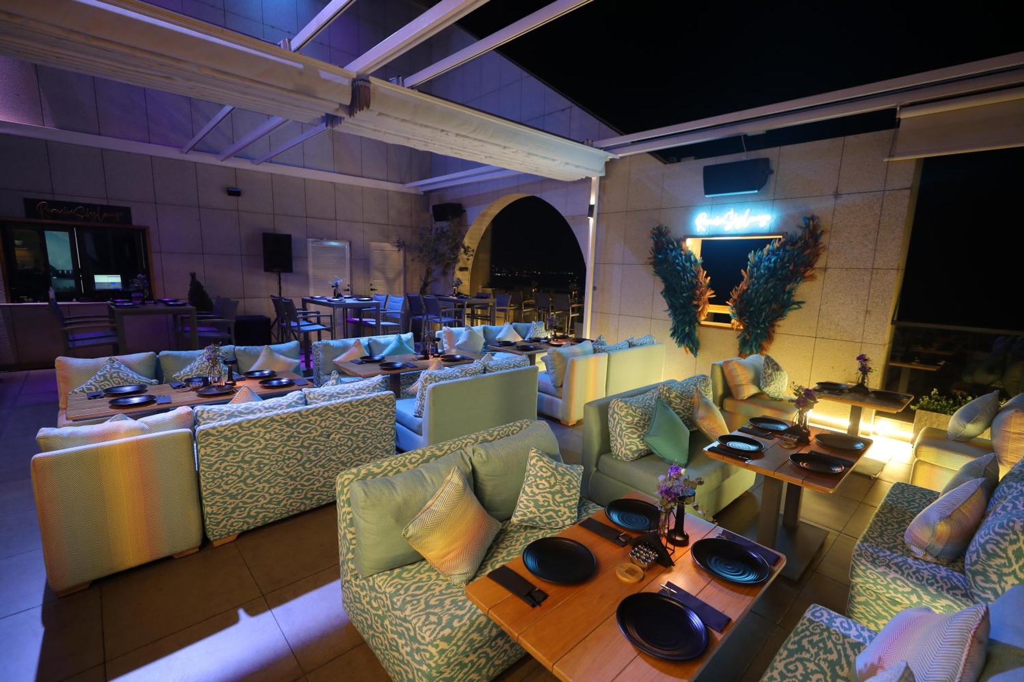 Aparthotel Raouche Arjaan By Rotana Beirut Exterior foto